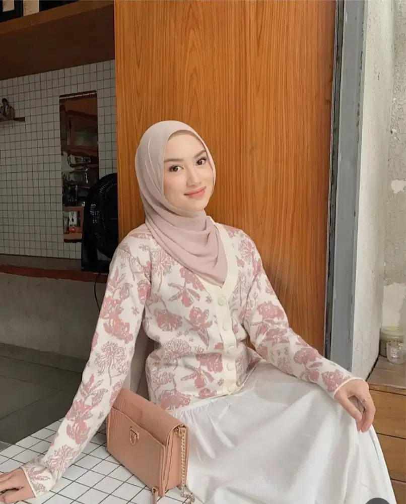 Preloved Mirelle Cardigan by Shiku The Brand | Like New | Lepas Tag