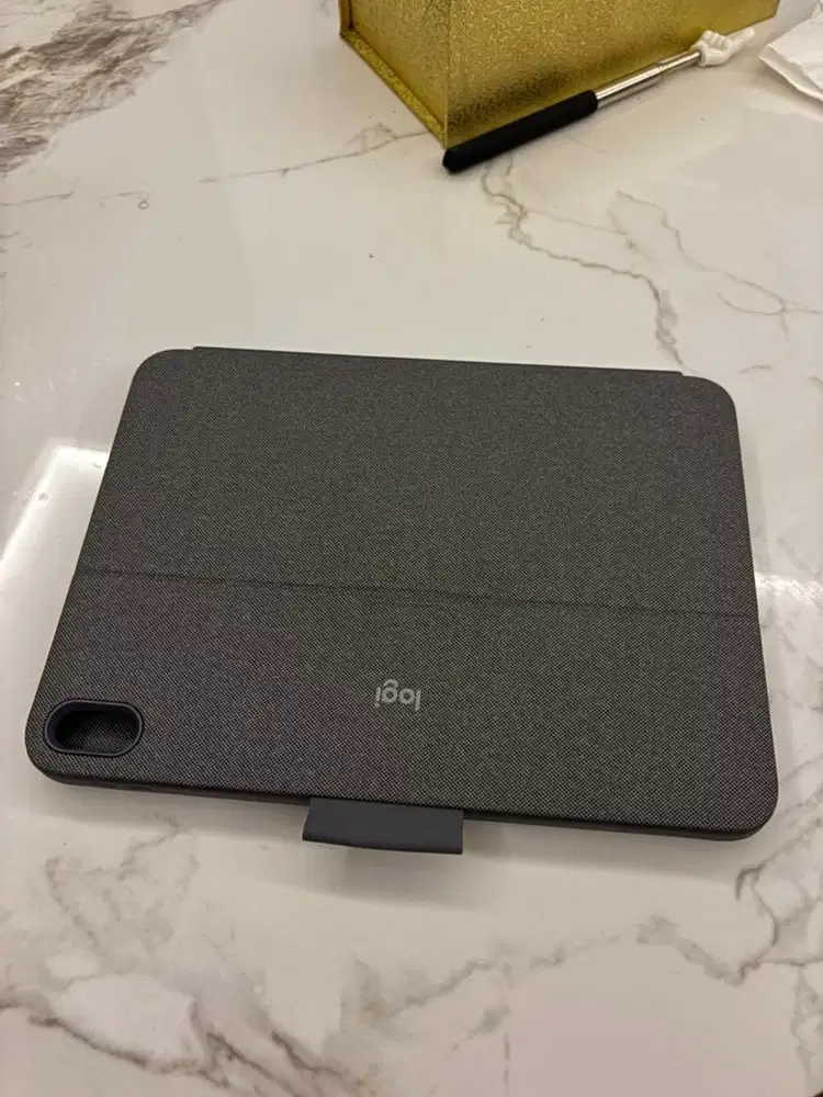 Logitech keyboard ipad gen 10