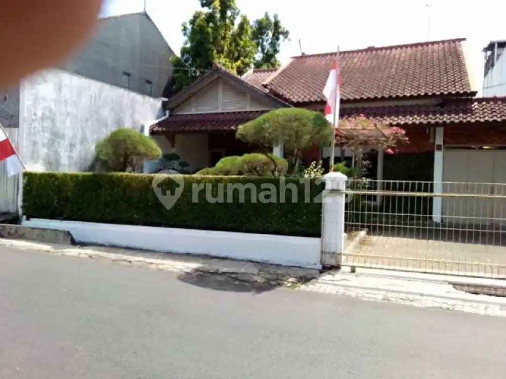 Rumah Bagus 2Lantai Siap Huni, di Dalam Komplek Cigadung, Dekat Kampus Widyatama, Unpar, Itb, di Cigadung, Sayap Dago,Cikutra, Bandung