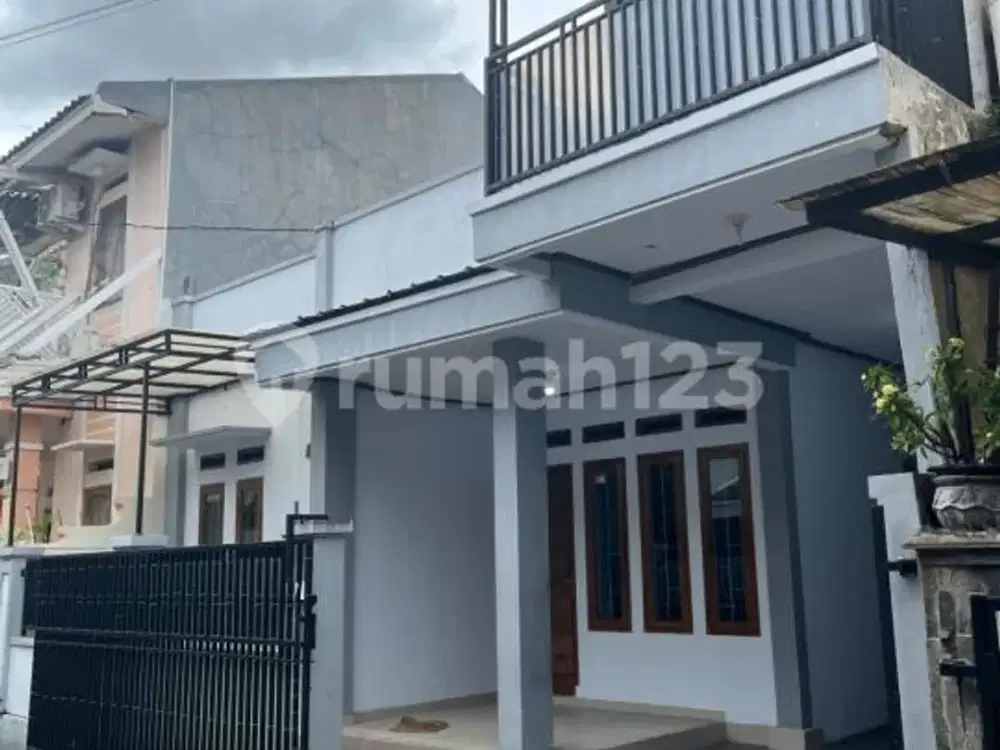 Rumah Bagus 2Lantai Siap Huni Dalam Komplek Padasuka, Dekat Saung Udjo, Terminal Cicaheum, di Padasuka, Cicaheum, Bandung Timur