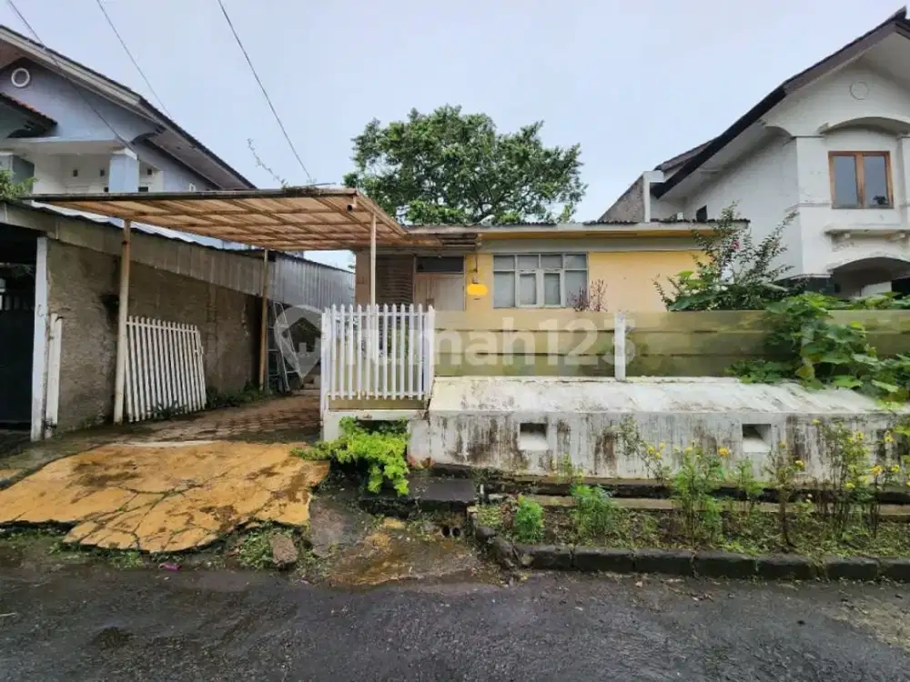 RUMAH HITUNGAN TANAH DENGAN LEBAR MUKA 11m , DALAM KOMPLEK SETIABUDHI REGENCY, DI SETIABUDHI, SUKAJADI, BANDUNG KOTA