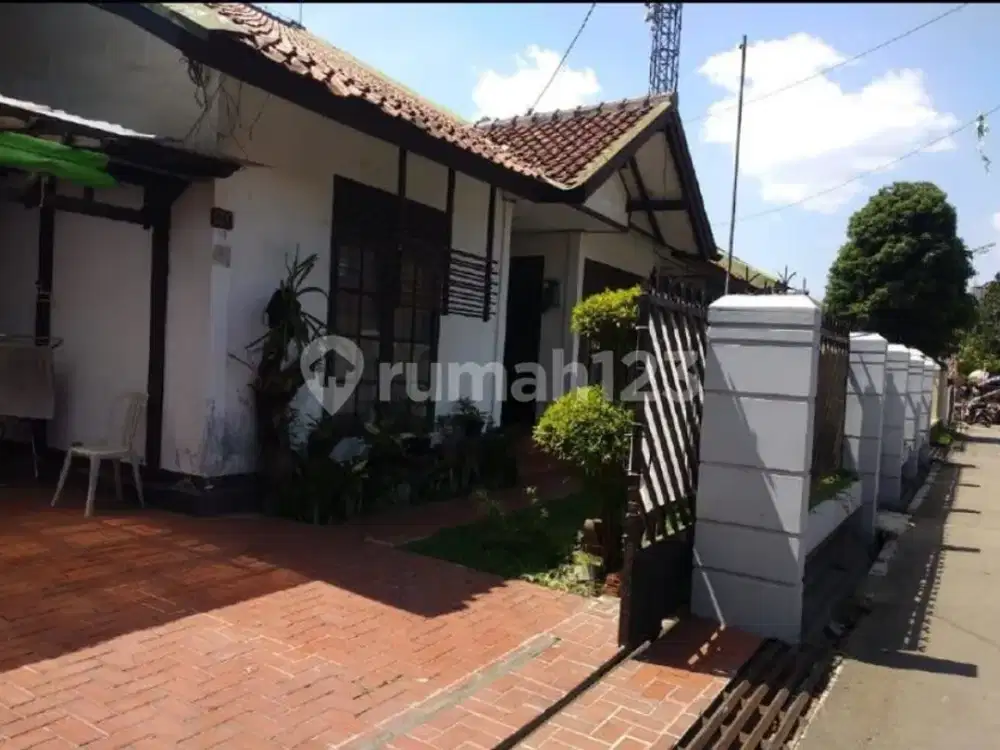 Rumah dengan Halaman Belakang Luas 2Lantai, Harga Dibawah NJOP, Dekat Tol Buah Batu, di Buah Batu, Bkr,Turangga, Bandung Tengah, Bandung Kota