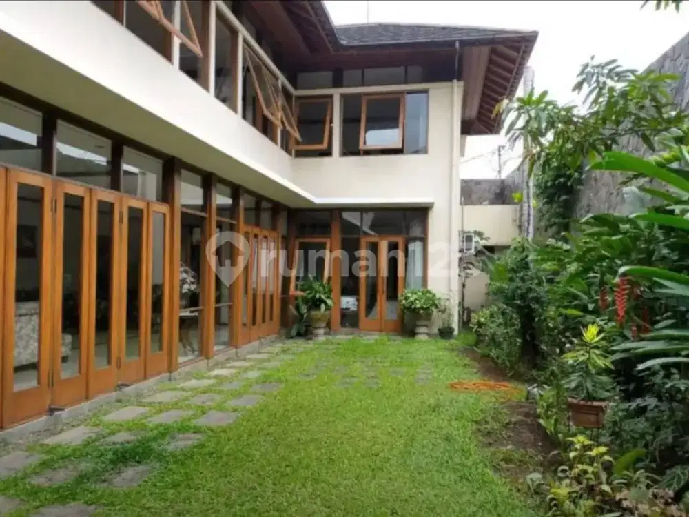 Rumah Bagus 2Lantai Siap Huni Lokasi Strategis di Pusat Tengah Kota, Itb, Unikom,Upi, Unpar, di Dago, Riau, Bandung Tengah, Bandung Kota