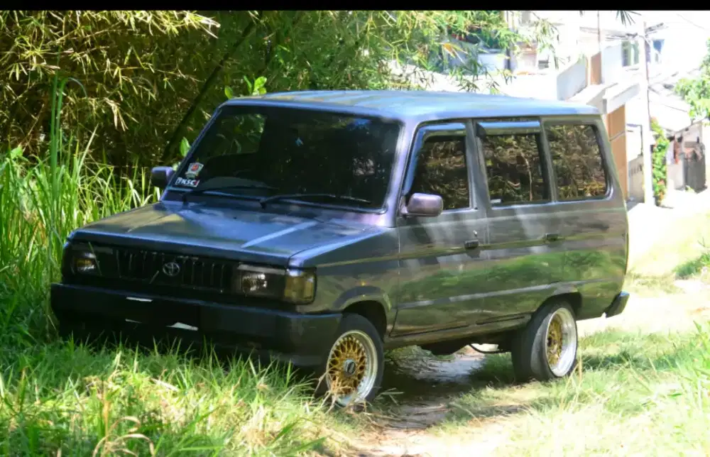 Toyota kijang 1990
