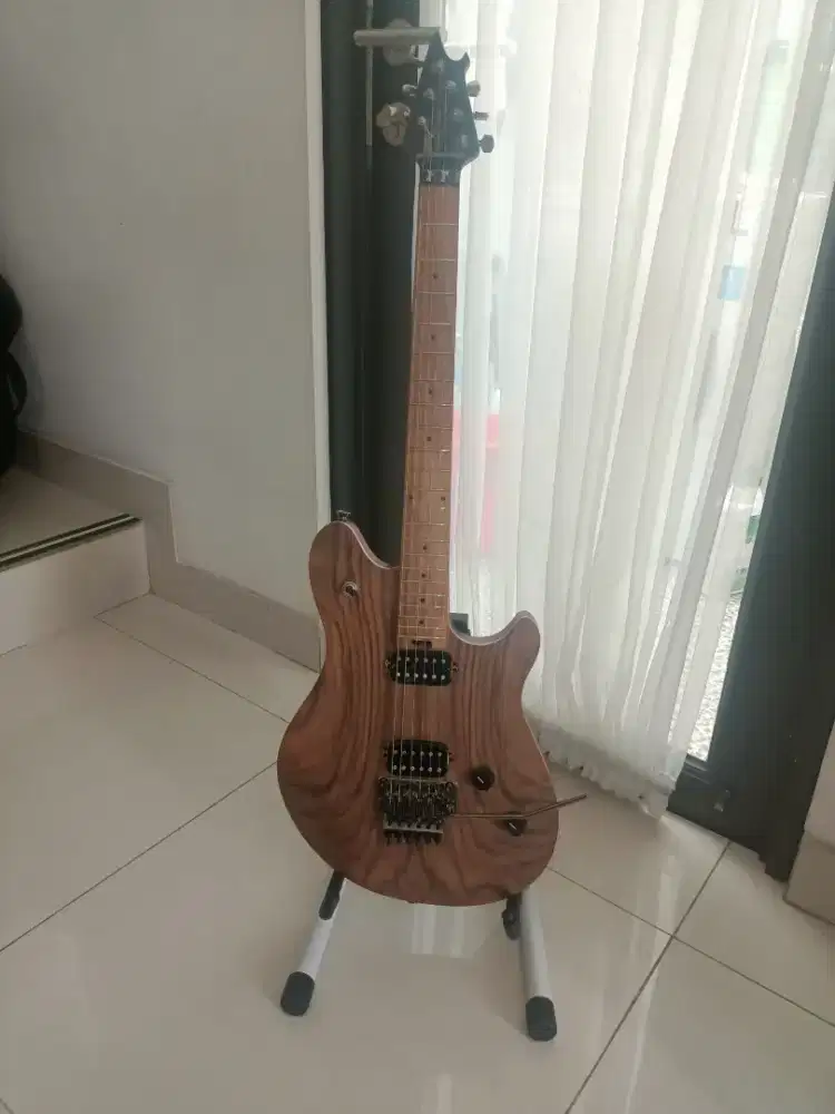 Dijual gitar EVH Wolfgang Standard Exotic Black Walnut Electric Guitar