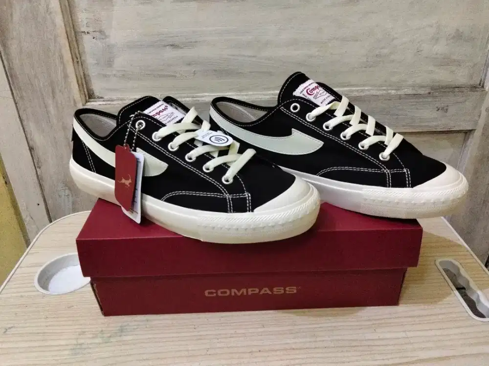 Compass Gazelle Low Black White Original BNIB Size 43