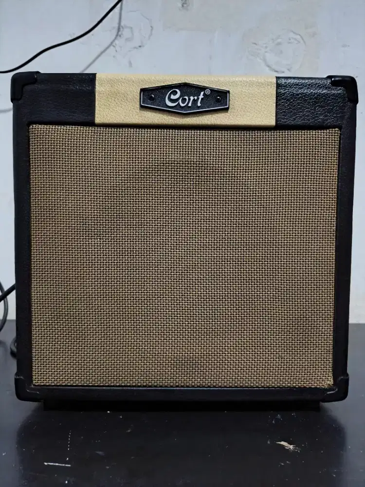 Ampli cort cm15r ori like new