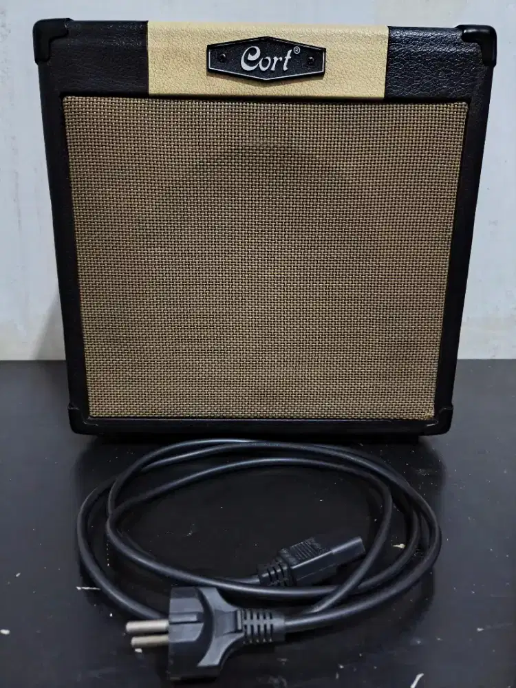 Ampli cort cm15r ori like new