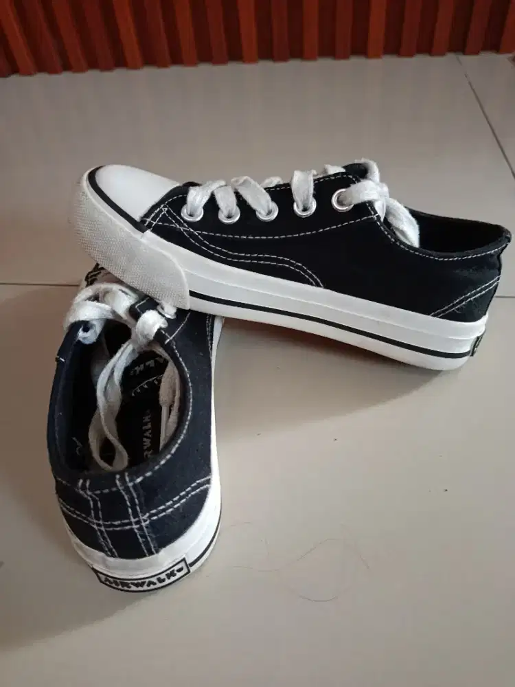 Sepatu anakp perempuan air walk