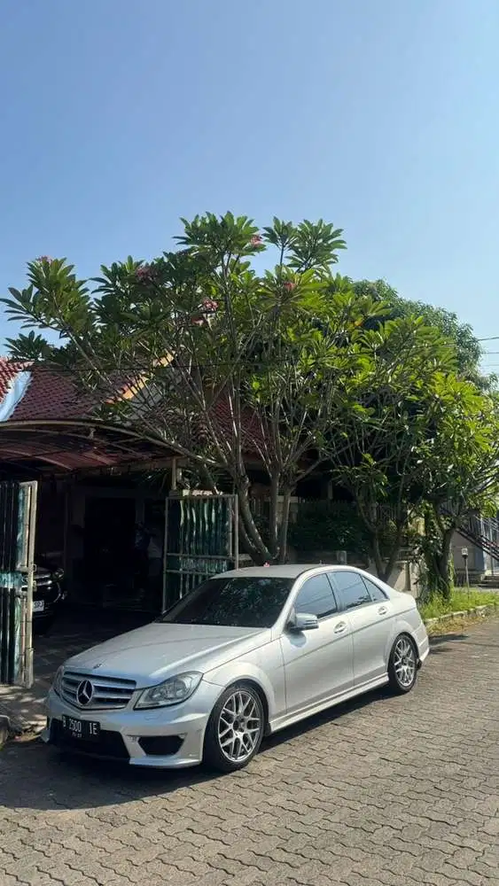 Mercedes-Benz C200 2011 Bensin