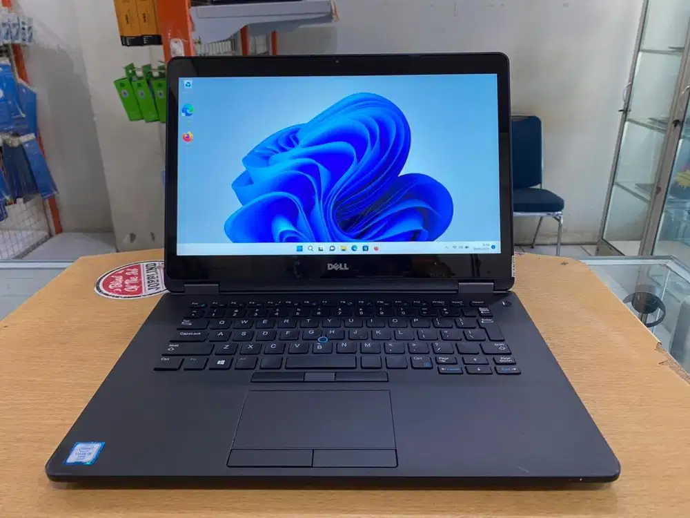 DELL Latitude E7470 Core i5Gen6 Ram 8GB SSD 180GB Touchscren 2K Mulus