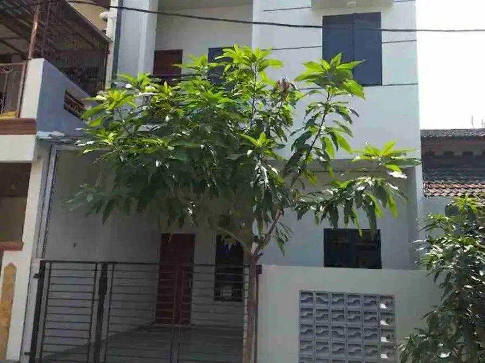 rumah 2 lantai siap huni lokasi depan di perumahan pondok ungu permai bekasi