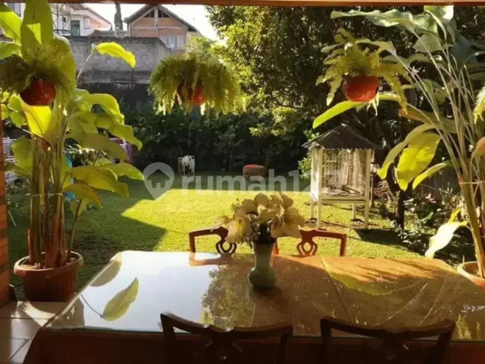 Rumah Cantik dengan Halaman Luas di Area Sarijadi Gerlong Pasteur
