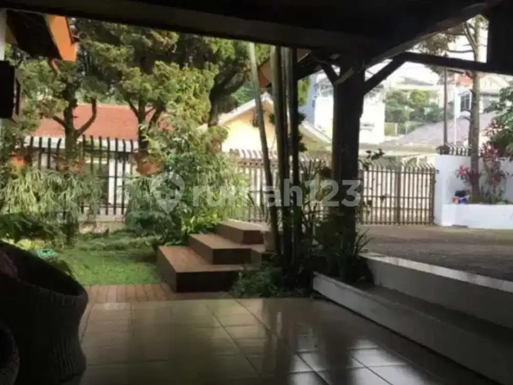 Jual Murah Rumah Halaman Luas di Area Dago Kota Bandung