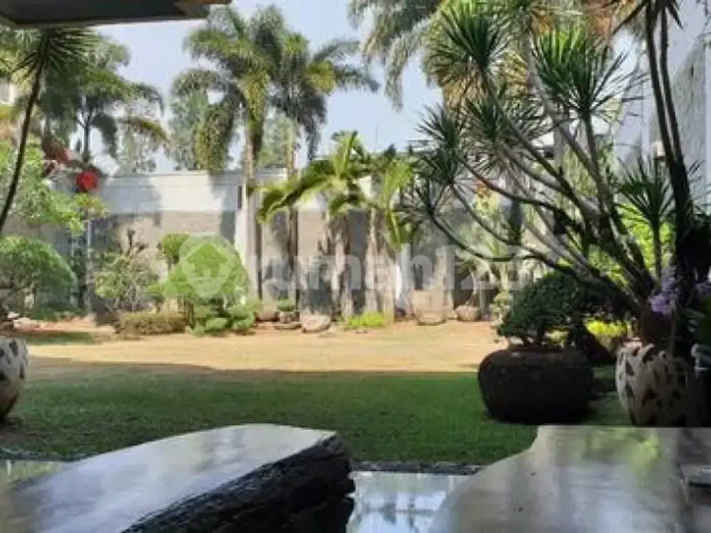Rumah dengan Halaman Luas di Dago Kota Bandung Dekat Unpad