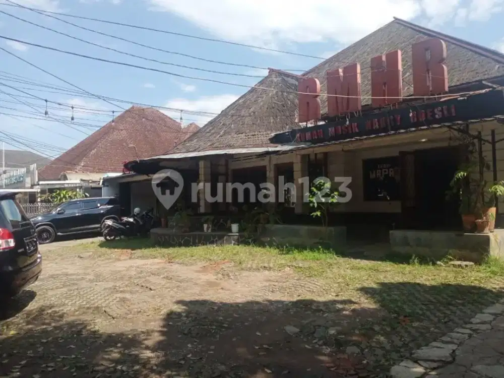 Murah!! Rumah dengan Tanah Luas Dekat Gedung Sate Kota Bandung