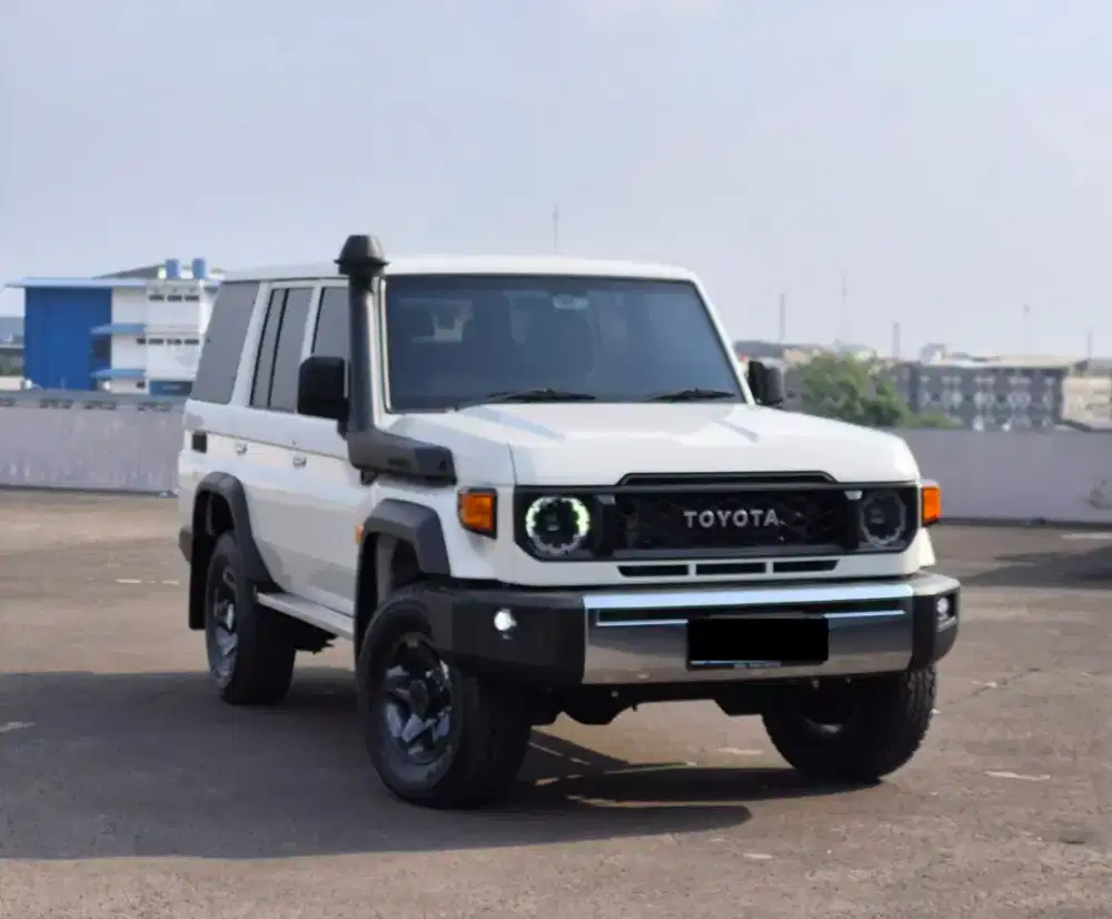 Toyota Land Cruiser 70 GXL Bundera Wagon NIK 2026 White Brand New