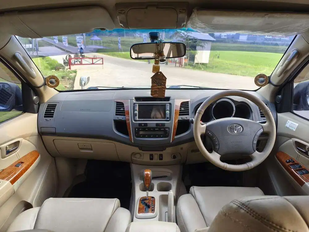 Toyota Fortuner 2010 Bensin