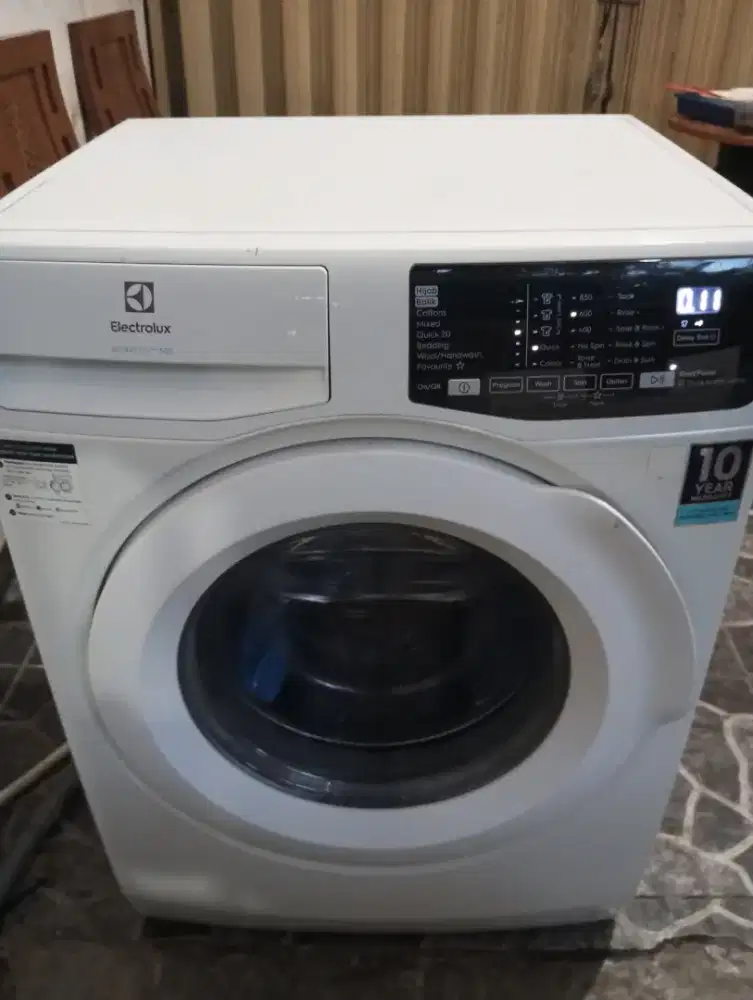 Mesin cuci electrolux 7.5 kg. Masih bagusss