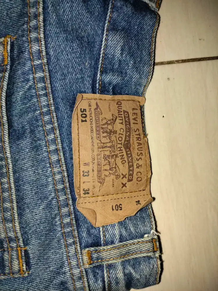 Celana Levis 501 pendek size 33