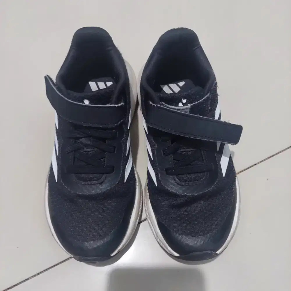 SEPATU SEKOLAH ADIDAS
