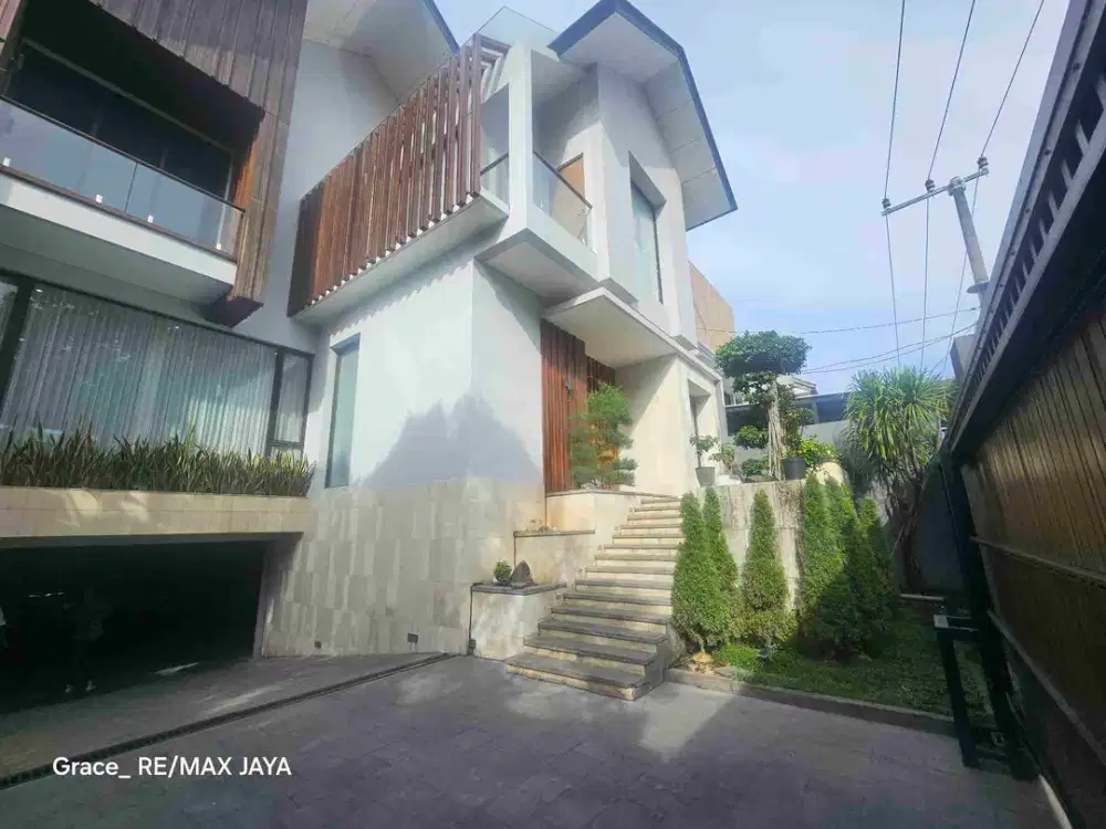 Rumah Modern Luxury Konsep Villa di Area Gunung Soputan Denpasar