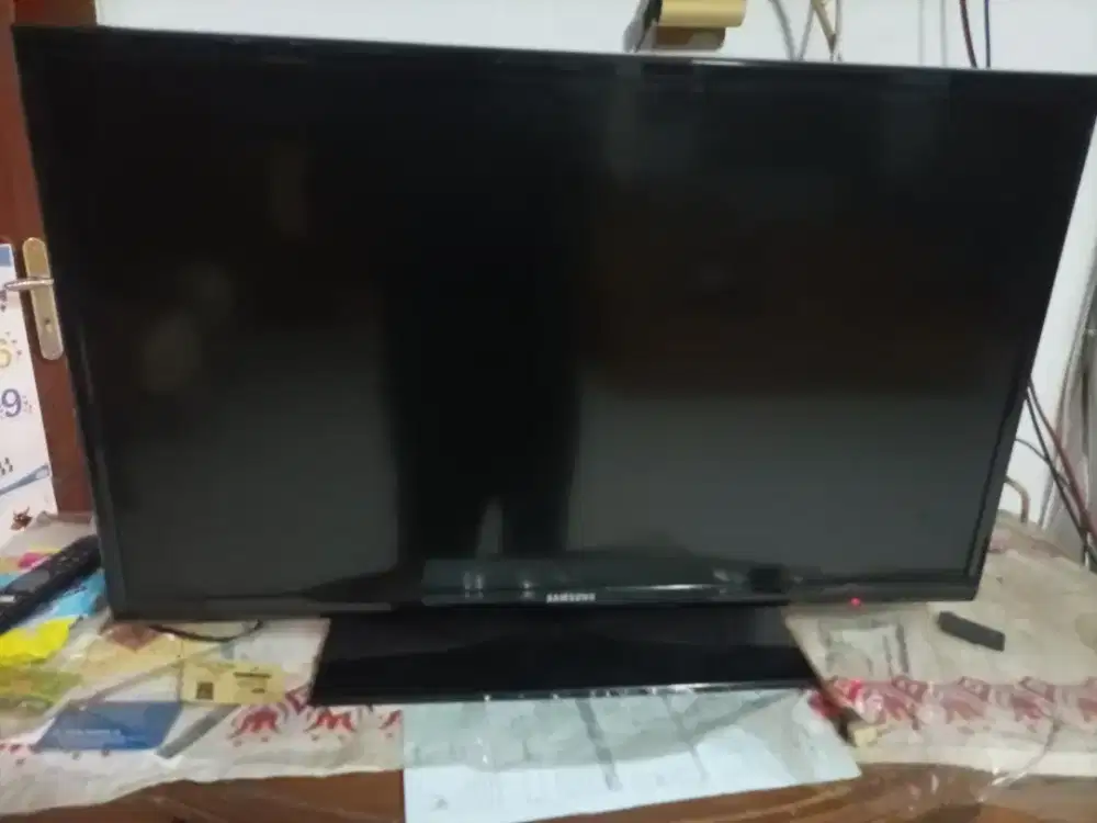 DIJUAL TELEVISI SAMSUNG 32 inch  MODEL / TYPE : UA32EH4003