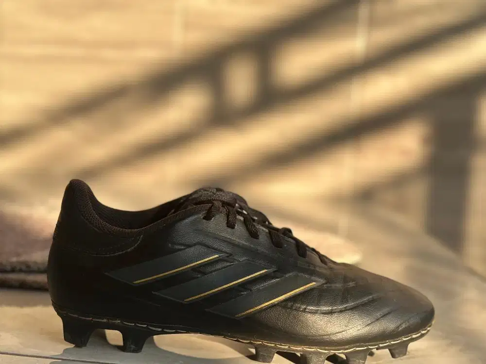 SEPATU BOLA ADIDAS 42 ori mantap (no minus)