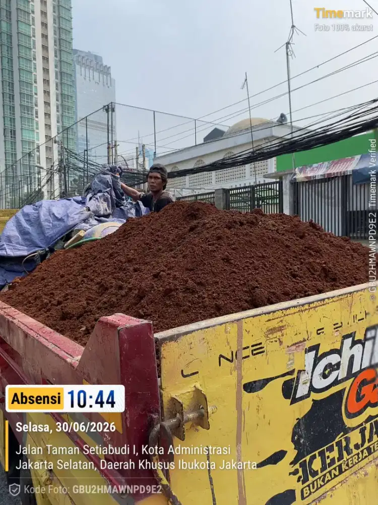 Jasa buang puing dan buang tanah