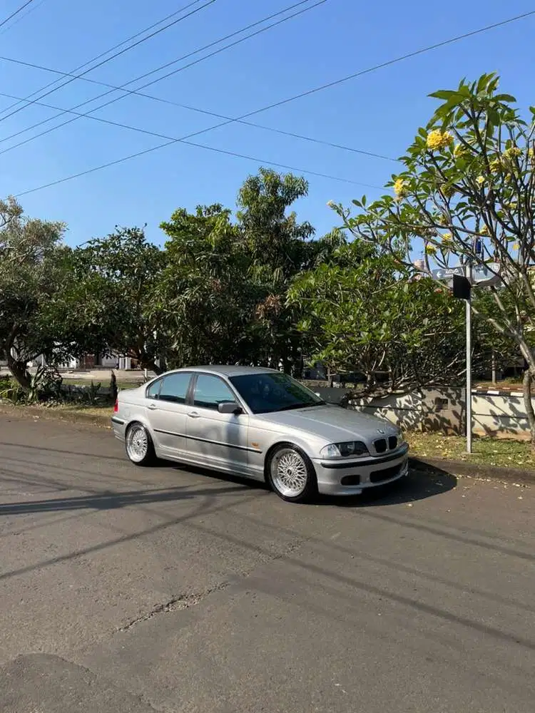 BMW 318i 2001 Bensin