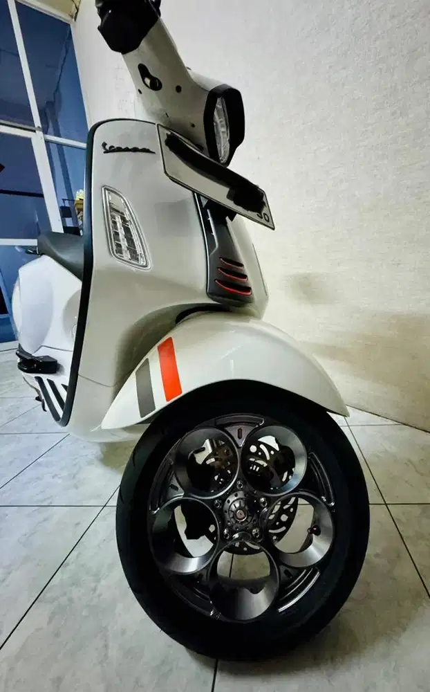 Vespa sprint s 150 ( putih ) modif