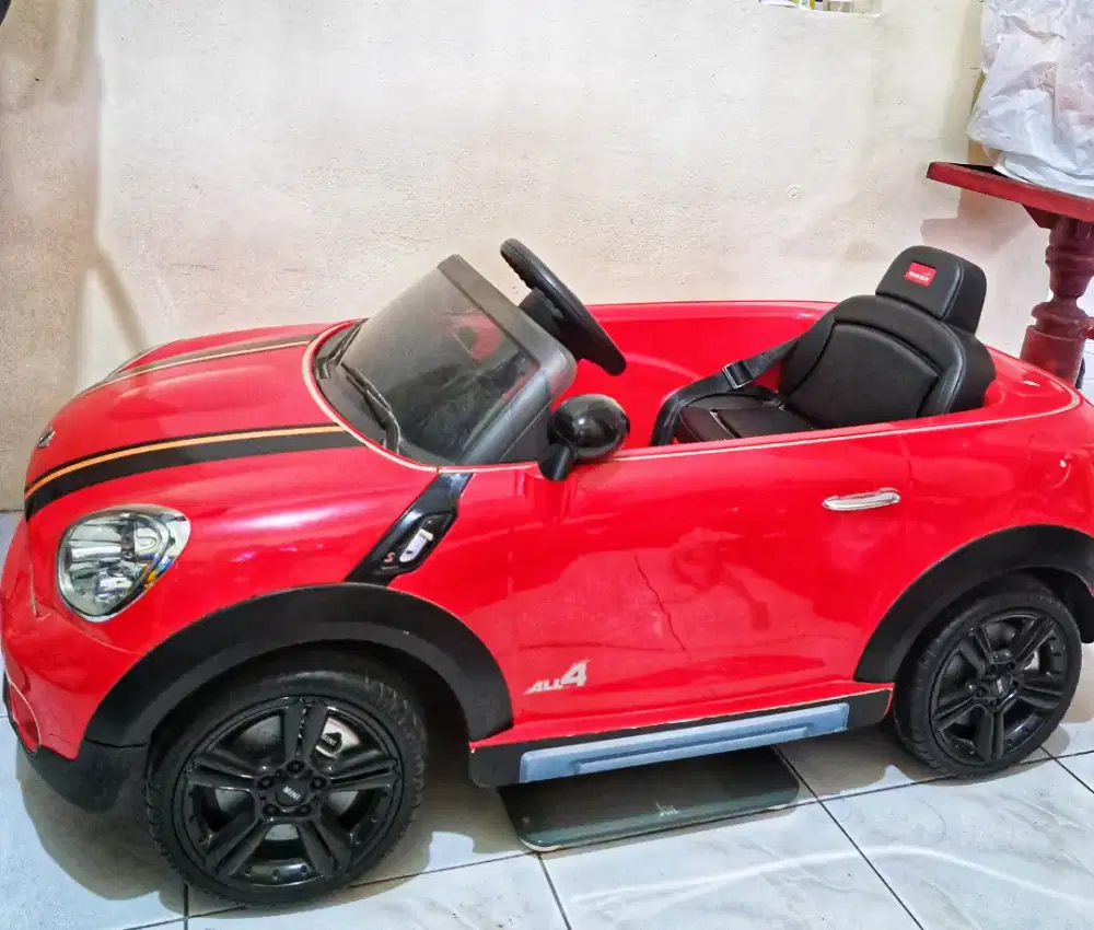 Mainan Mobil Aki Anak - Red Mini Coopers (Preloved)