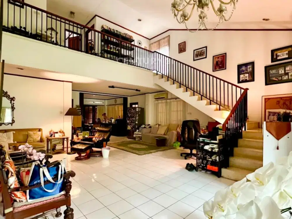 Rumah Pondok Indah Rapi Jalan Lebar dekat Taman #292641