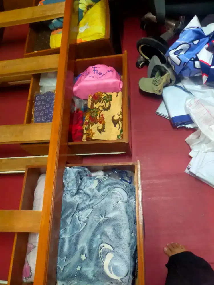 tempat tidur kayu jati