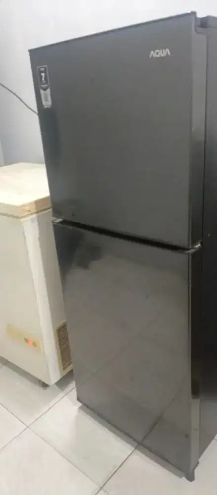 Unit kulkas merk Aqua type 2 pintu no frost dingin bagus bergaransi