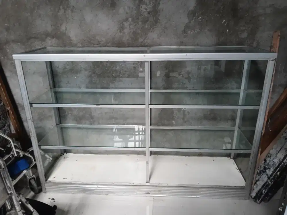 Dijual etalase kaca uk. P = 1,5 meter, lebar = 40 cm, tinggi 1 meter
