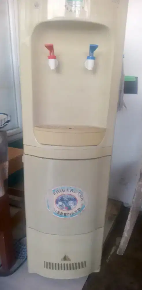 Dispenser kulkas