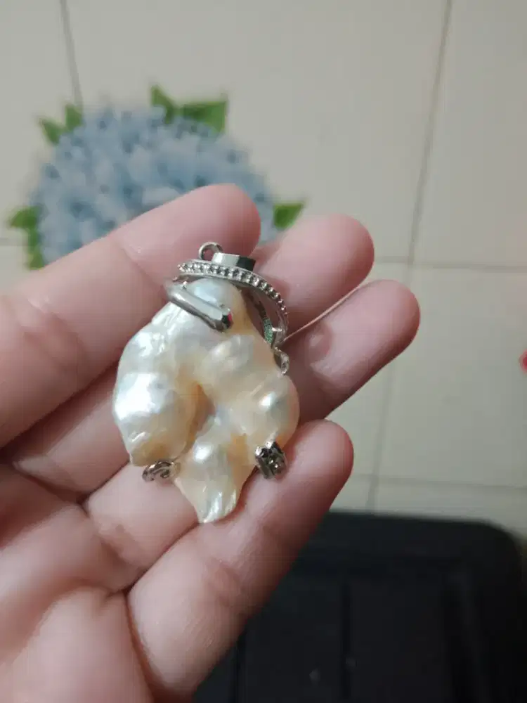 Liontin mutiara barok air tawar