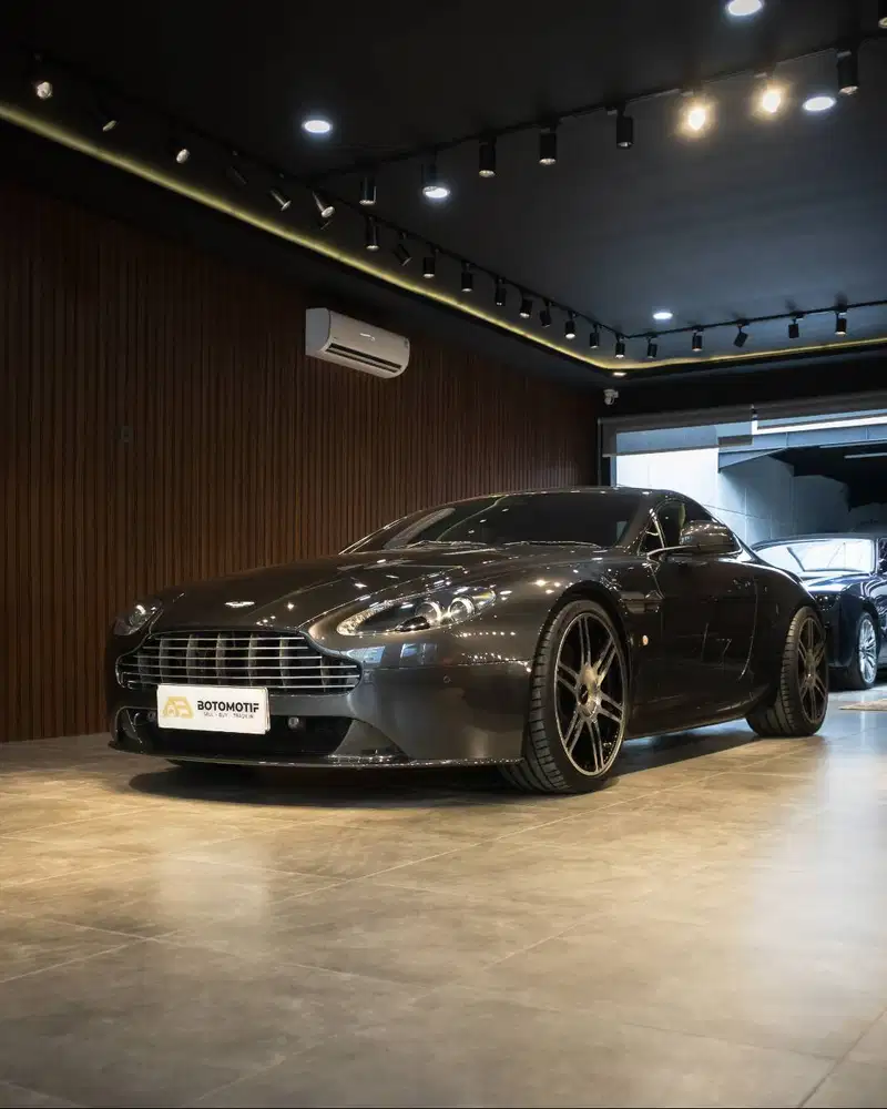 Aston Martin V8 Vantage Coupe 2010