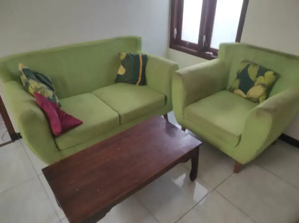 Jual cepat meja makan ,set sofa tamu dan lemari