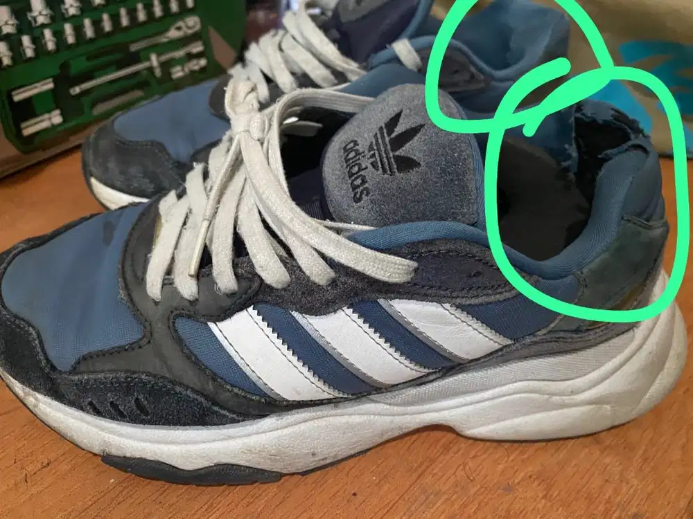 Sepatu Adidas 2 Pasang Ukuran 43