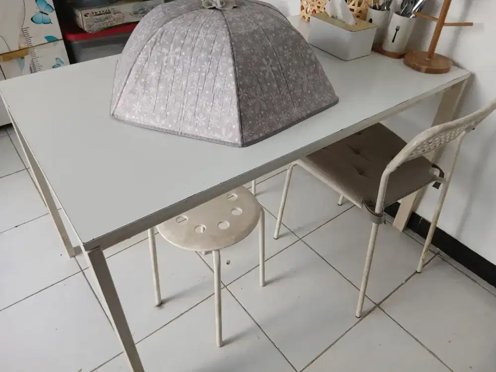 Meja makan ikea beserta kursinya