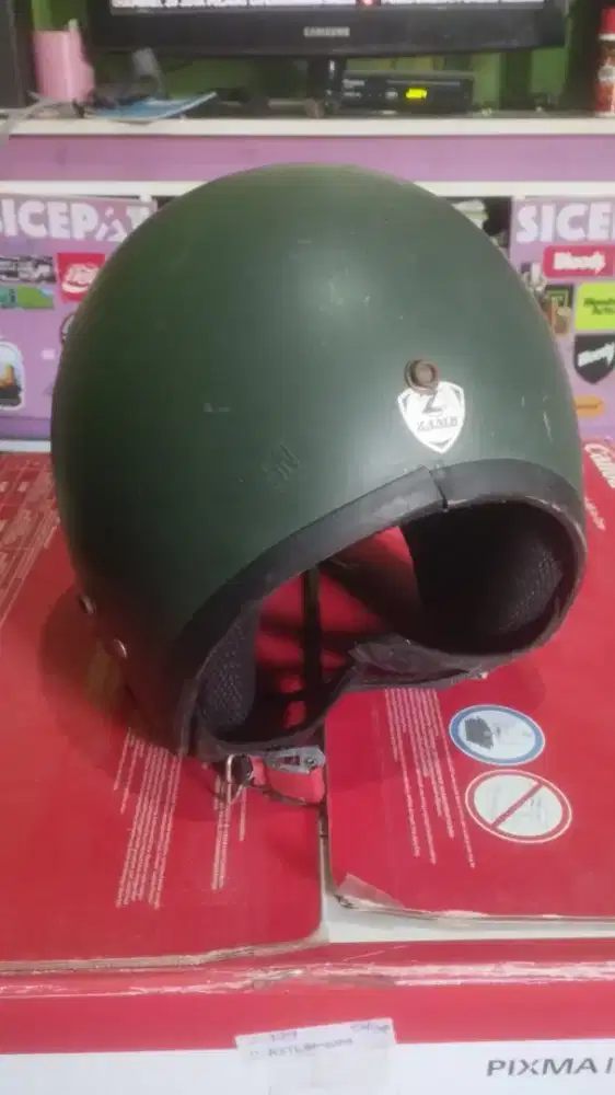 Helm Bogo Retro