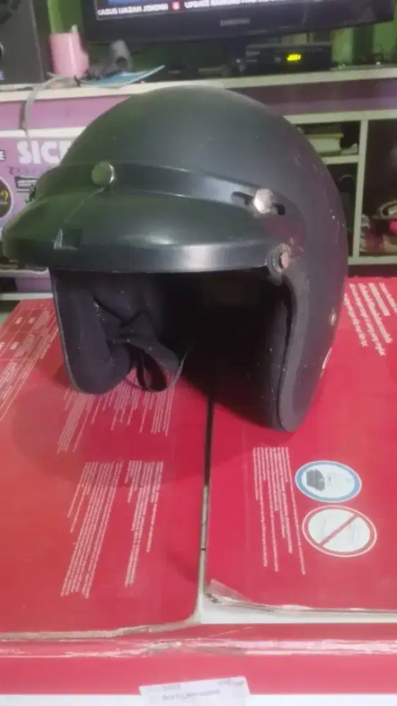 Helm Bogo Retro
