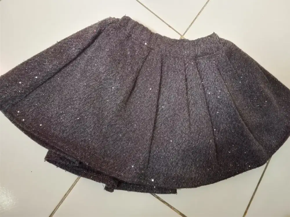 Rok import anak, bahan tebal, dalamnya ada celananya