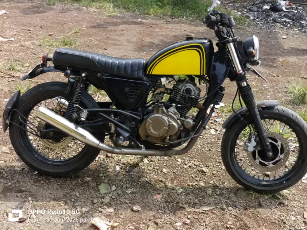 Bajaj Pulsar p220