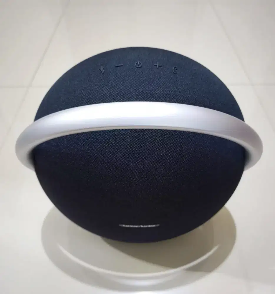 Harman Kardon Onyx Studio 8
