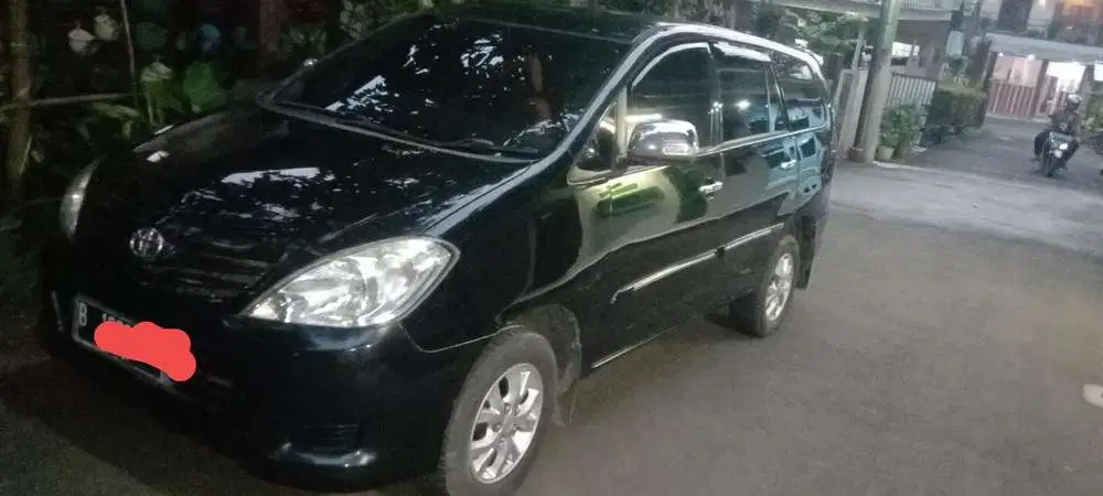 Toyota Kijang Innova 2011 Bensin