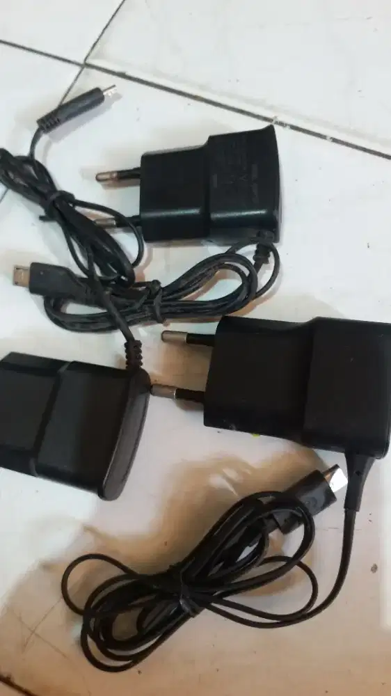 Traver charger Hp Nokia jadul atau Samsung galaxy mini
