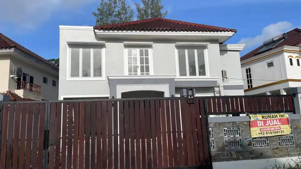 RUMAH BESAR DAN RAPIH DEKAT PLATINUM HOTEL